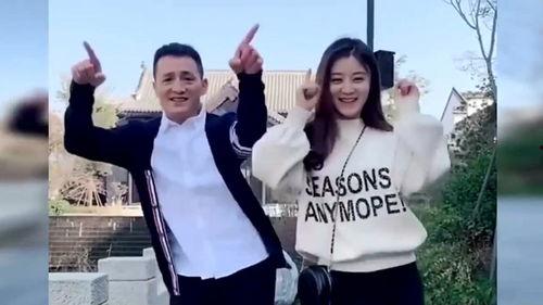 网红跳舞父女,网红父女演绎温馨家庭时光 第3张 网红跳舞父女,网红父女演绎温馨家庭时光 第3张