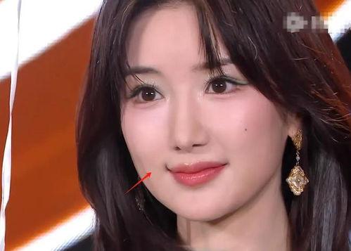 女明星用发片,女明星们的时尚发饰演绎  第2张